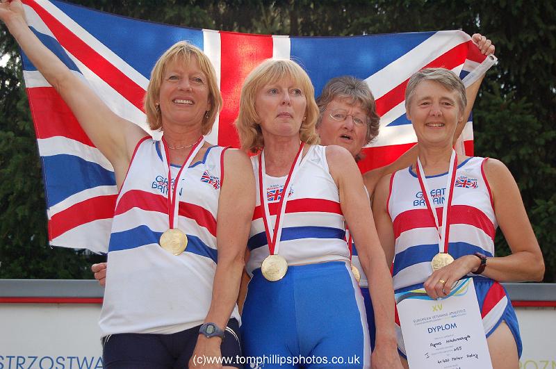 W55 4x400m medallists 3.jpg